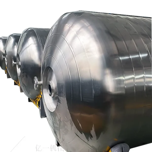 2000L storage tanks
