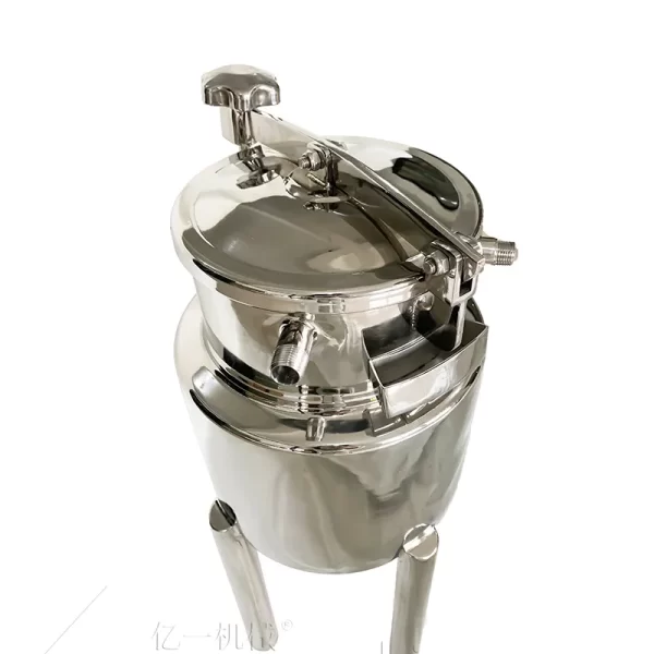 Laboratory storage tanks
